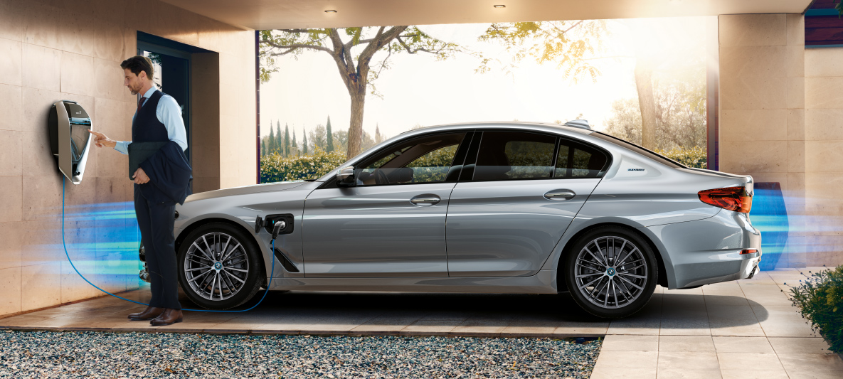 ¡El 530e tiene el look empresarial que va contigo! El 530e está inspirado en la elegancia